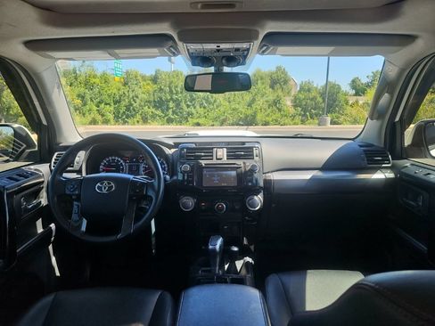 Used 2018 Toyota 4Runner TRD Off-Road Premium AWD/4WD image 14