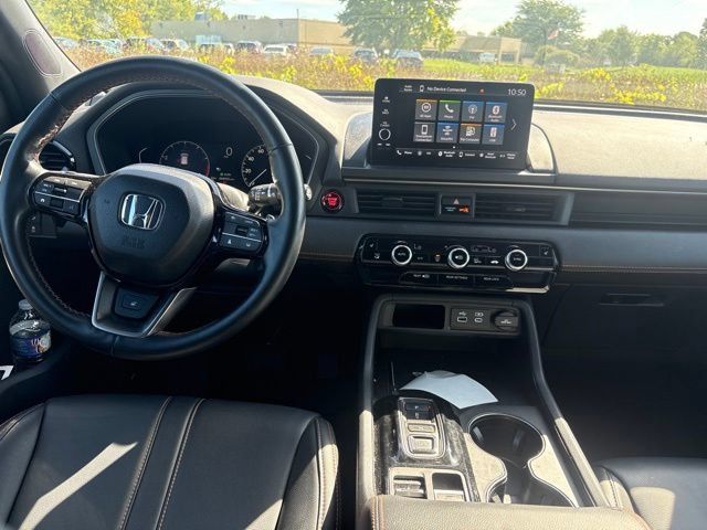 Used 2025 Honda Pilot TrailSport image 6