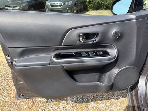 Used 2018 Toyota Prius C Two w/ Carpet Mat Package image 10