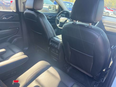 Used 2019 GMC Acadia SLT image 16