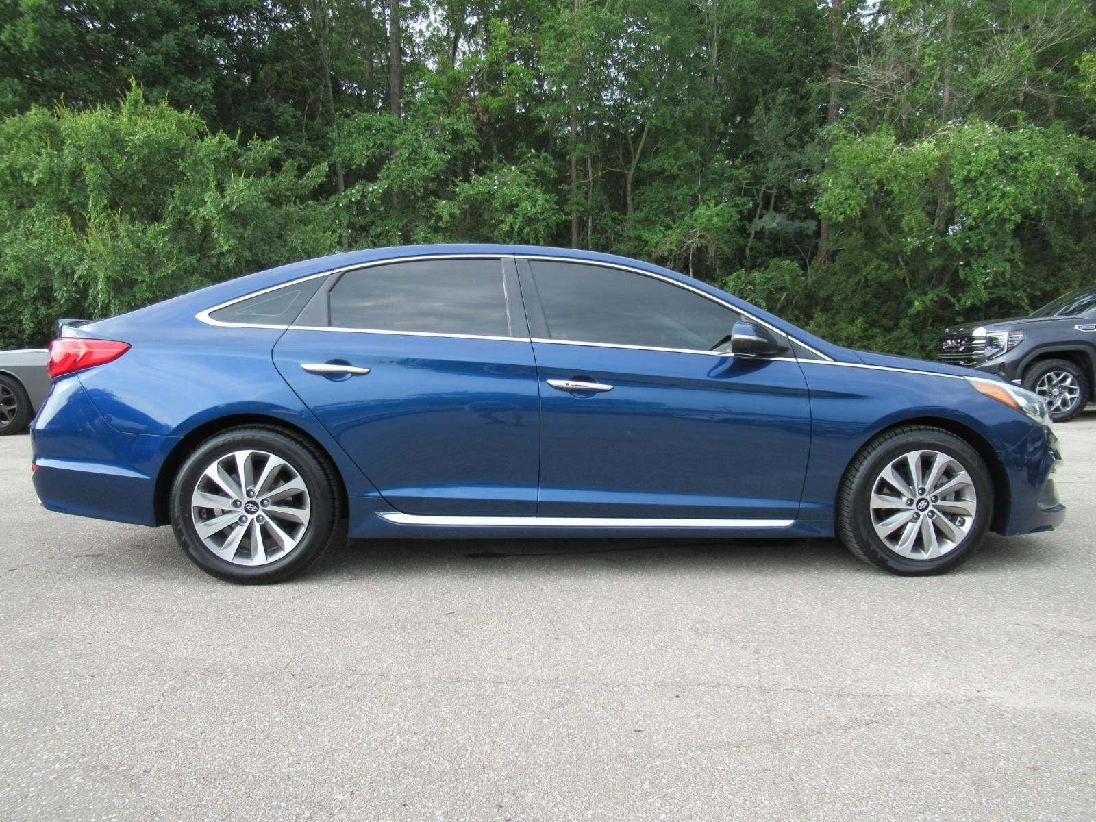 Used 2016 Hyundai Sonata Sport w/ Option Group 1V FWD image 2