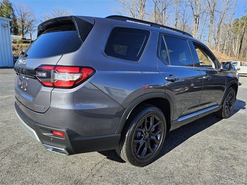 Used 2025 Honda Pilot Touring image 7