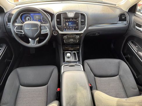Used 2023 Chrysler 300 Touring RWD image 18
