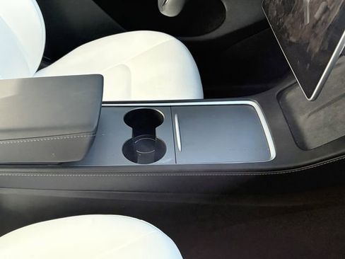 Used 2024 Tesla Model Y Long Range image 9