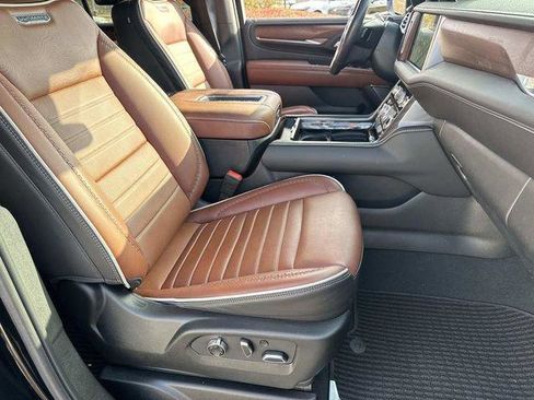 Used 2024 GMC Yukon Denali Ultimate AWD/4WD image 11