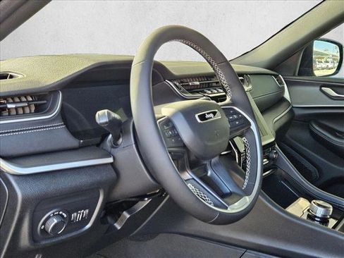 New 2025 Jeep Grand Cherokee Altitude image 3