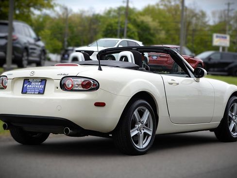 Used 2008 MAZDA MX-5 Miata Sport RWD image 5