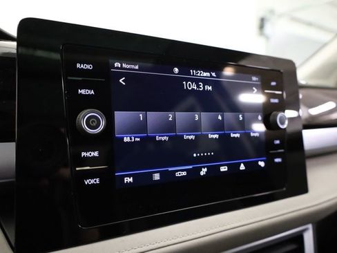 New 2026 Volkswagen Taos SE image 16