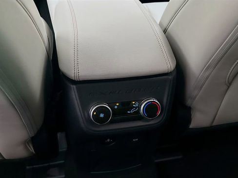 Used 2025 Ford Explorer Active w/ Active Comfort Package image 25