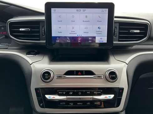 Used 2022 Ford Explorer XLT w/ Equipment Group 202A AWD/4WD image 25