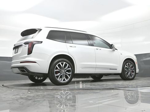 Certified 2025 Cadillac XT6 Sport w/ Platinum Package AWD/4WD image 27