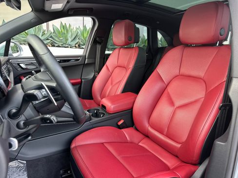 Used 2025 Porsche Macan image 5