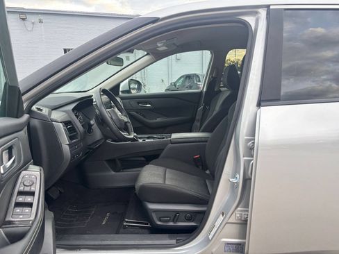 Used 2025 Nissan Rogue SV AWD/4WD image 29