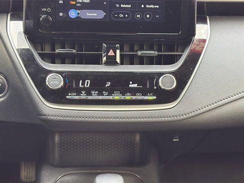 Used 2025 Toyota Corolla SE image 22