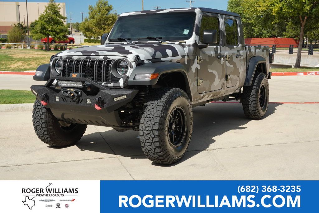 Used 2025 Jeep Gladiator Sport AWD/4WD image 1