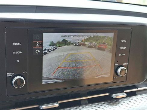 Used 2024 Kia Carnival LX FWD image 15