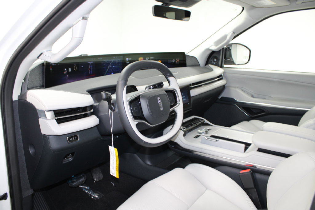New 2026 Lincoln Navigator Reserve AWD/4WD image 26