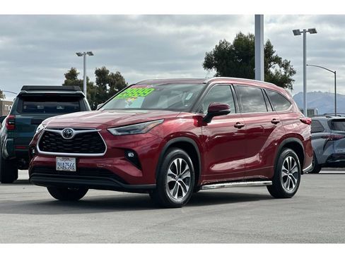Used 2022 Toyota Highlander XLE FWD image 8