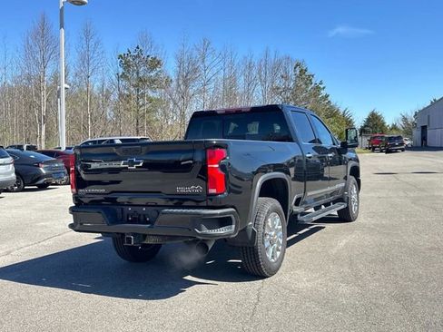 Used 2024 Chevrolet Silverado 2500 High Country w/ Technology Package AWD/4WD image 4