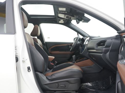 Used 2025 Subaru Forester Touring image 11