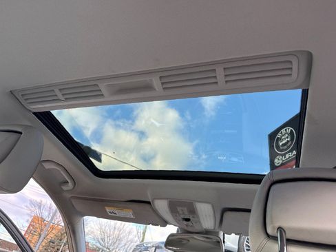 Used 2014 Mercedes-Benz E 350 4MATIC Sedan image 28