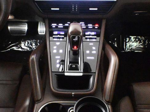 Used 2022 Porsche Cayenne GTS image 24