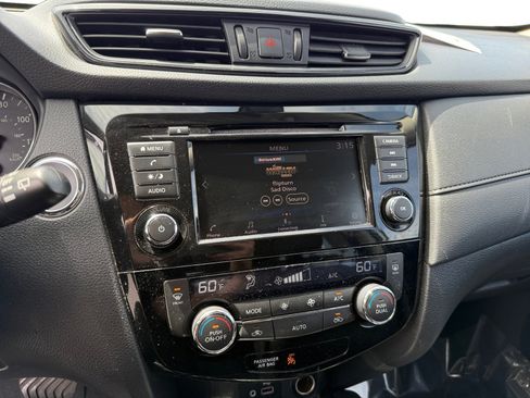 Used 2020 Nissan Rogue SV image 12