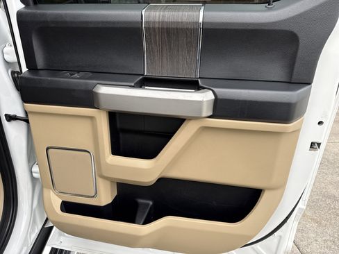 Used 2021 Ford F250 Lariat w/ Chrome Package image 18