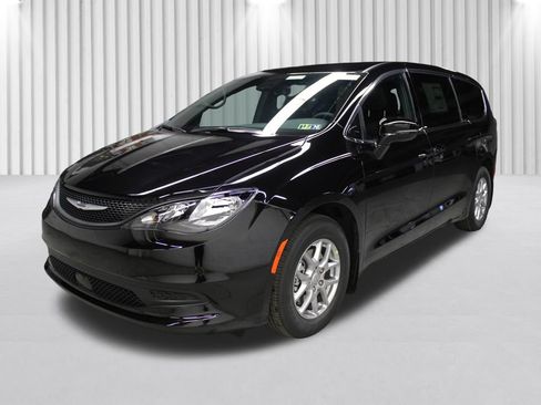 New 2026 Chrysler Voyager LX FWD image 7