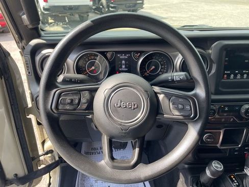 Used 2022 Jeep Gladiator Sport AWD/4WD image 18