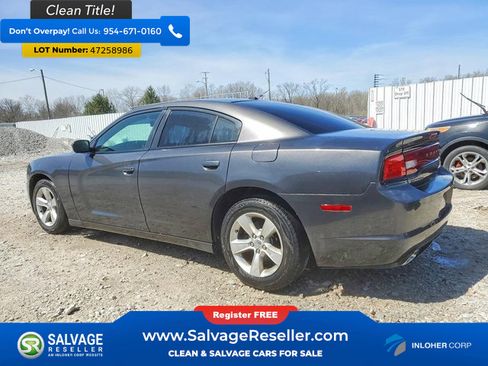 Used 2014 Dodge Charger SXT RWD image 3