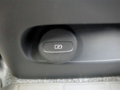 New 2026 Volvo XC40 B5 Ultra w/ Protection Package Premier image 17