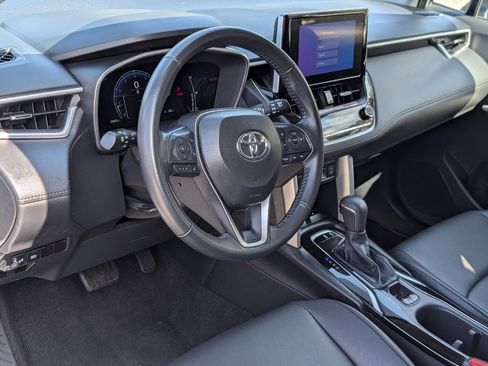 Used 2025 Toyota Corolla Cross XLE FWD image 14