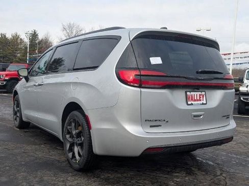 New 2026 Chrysler Pacifica Limited w/ S Appearance Package AWD/4WD image 4