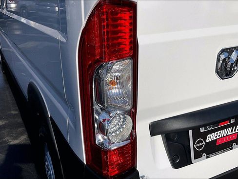 Used 2025 RAM ProMaster 2500 w/ Convenience Group image 31
