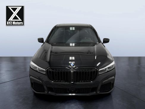 Used 2022 BMW M760i xDrive w/ Luxury Rear Seating Package AWD/4WD image 8