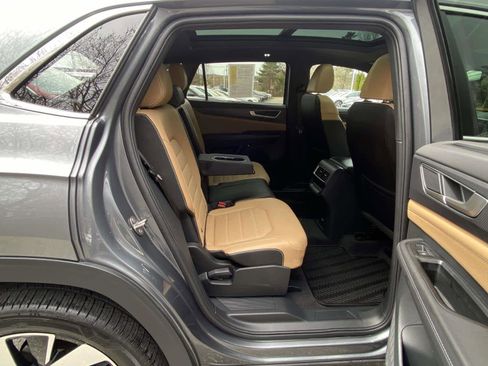 Certified 2025 Volkswagen Atlas Cross Sport SEL AWD/4WD image 33