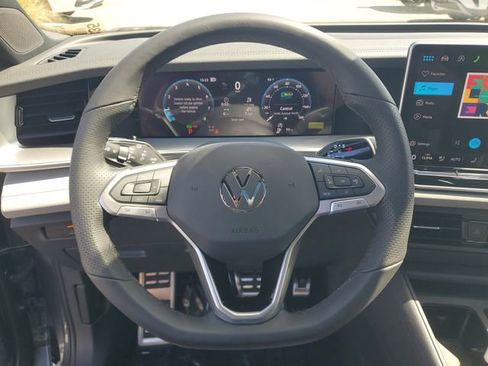 New 2026 Volkswagen Tiguan SE R-Line FWD image 20
