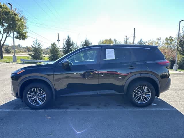 Used 2023 Nissan Rogue S AWD/4WD image 2