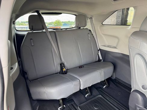 Used 2021 Toyota Sienna XLE AWD/4WD image 11