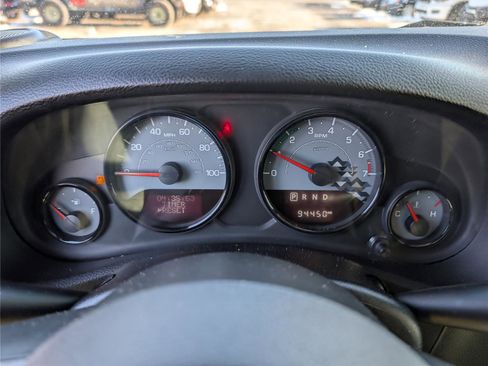 Used 2017 Jeep Wrangler Sahara image 23