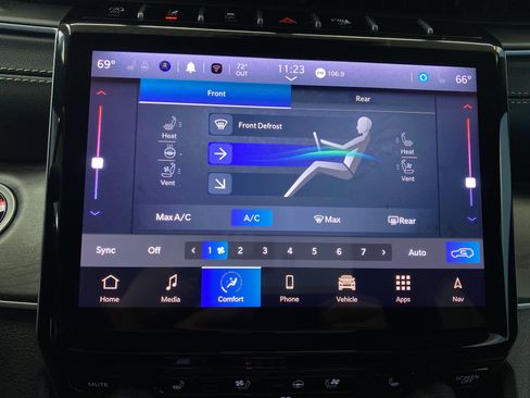 Used 2024 Jeep Grand Cherokee L Limited w/ Luxury Tech Group II image 18