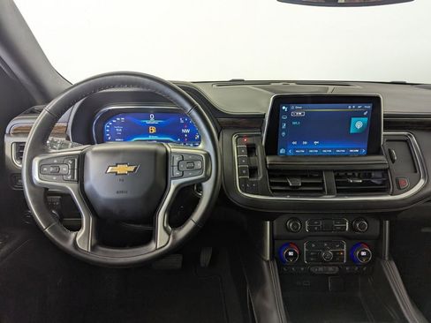 Used 2023 Chevrolet Suburban Premier image 4