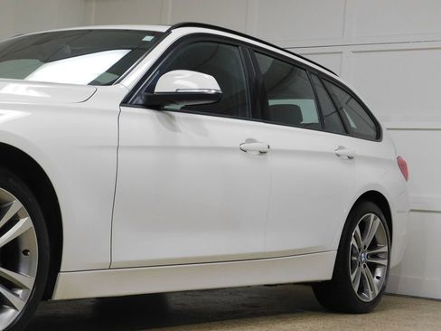 Used 2019 BMW 330i xDrive Wagon AWD/4WD image 19