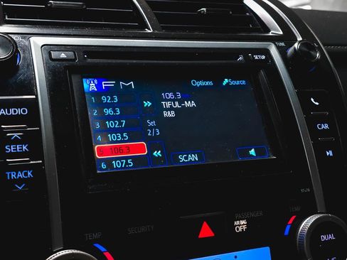 Used 2014 Toyota Camry XLE image 27