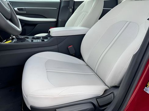 Certified 2025 Hyundai Sonata SE FWD image 17