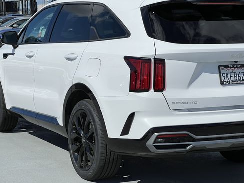 Certified 2023 Kia Sorento SX image 5