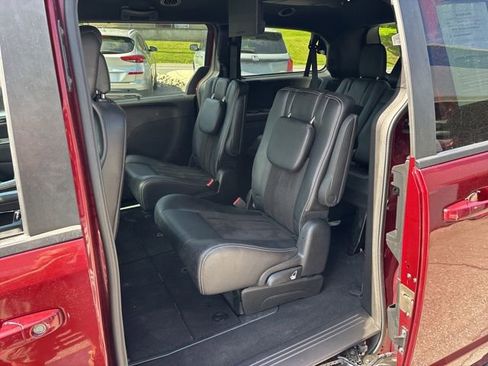 Used 2020 Dodge Grand Caravan SXT w/ Driver Convenience Group FWD image 14