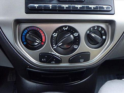 Used 2006 Ford Focus SES image 16