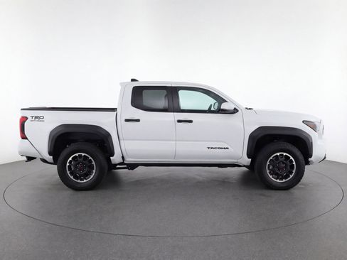 Used 2025 Toyota Tacoma TRD Off-Road AWD/4WD image 11